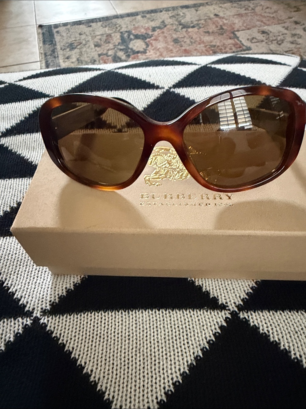 Burberry Tortoiseshell Sunglasses with Signature Check Temple - Brown & Beige